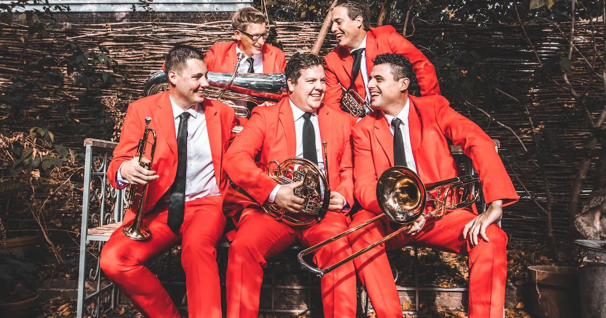 Pelgrim Brass speelt op Uitgast